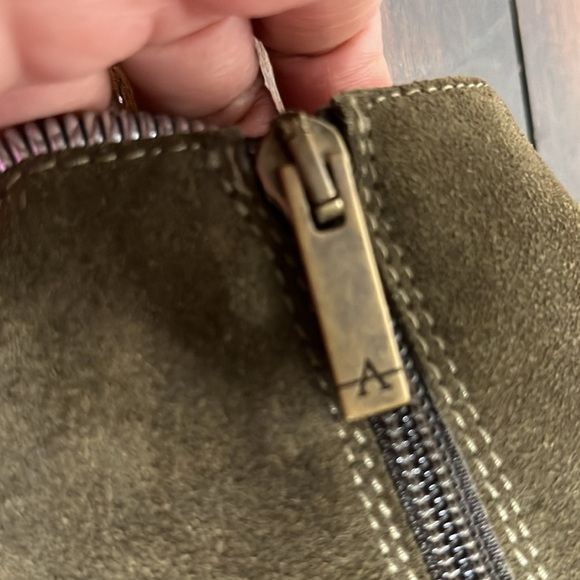 Aquatalia  Italy Women's Franca Boots Suede Leather Waterproof Block Heel sz 9 - Picture 7 of 12